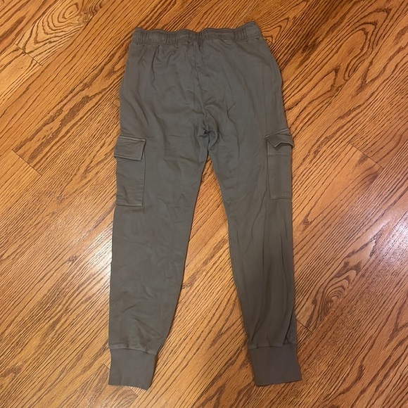 Monrow Woman’s Army Green Joggers Size XS - Picture 5 of 6